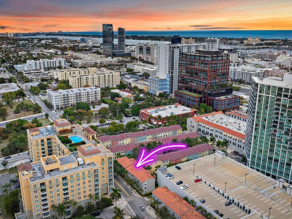 560 S Sapodilla Avenue 302