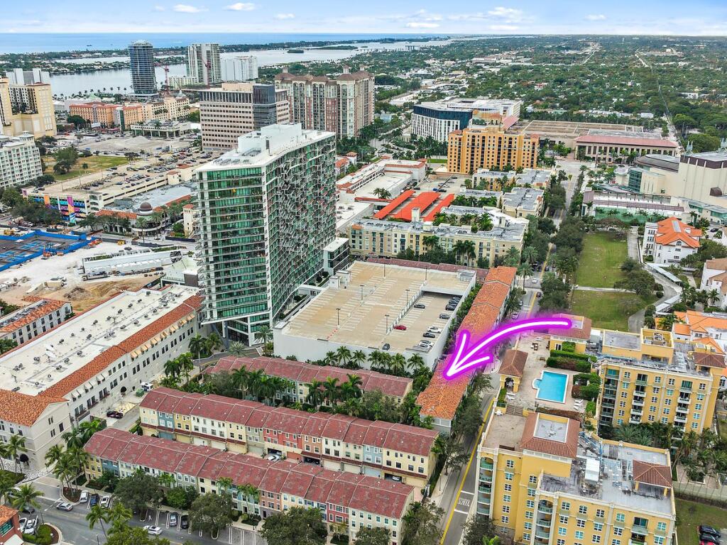 560 S Sapodilla Avenue 302