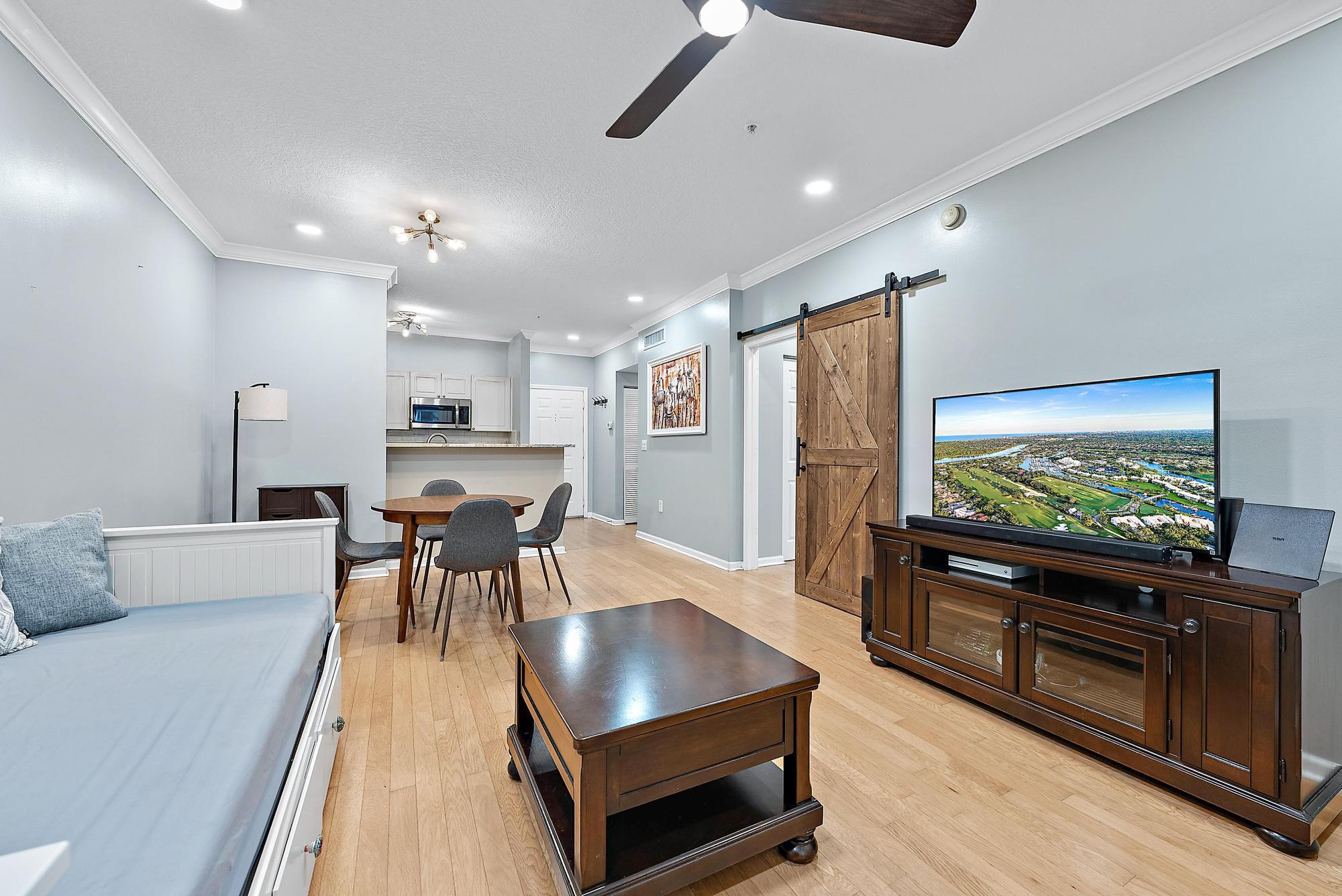 560 S Sapodilla Avenue 302