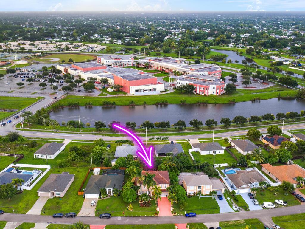 565 SW Halden Avenue | Port Saint Lucie, Florida