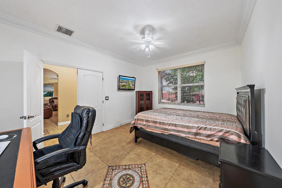 565 SW Halden Avenue