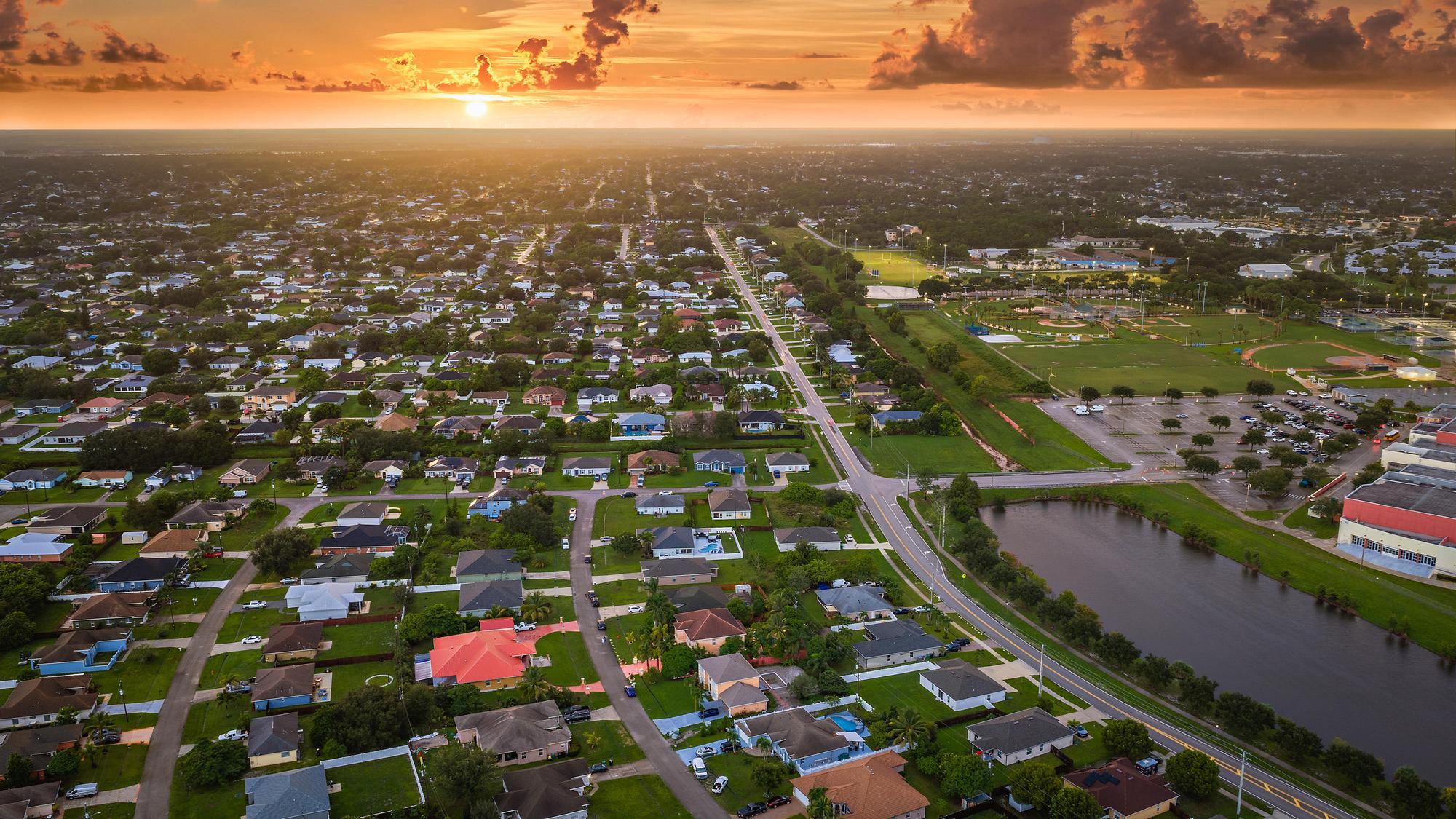 565 SW Halden Avenue | Port Saint Lucie, Florida