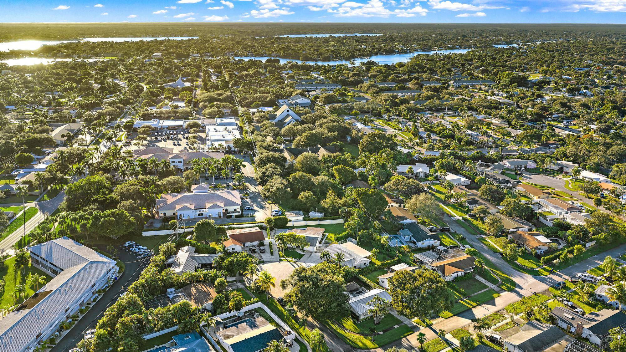 77 Holly Circle | Tequesta, Florida