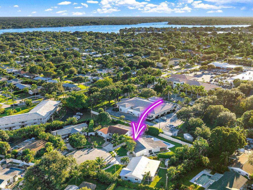 77 Holly Circle | Tequesta, Florida