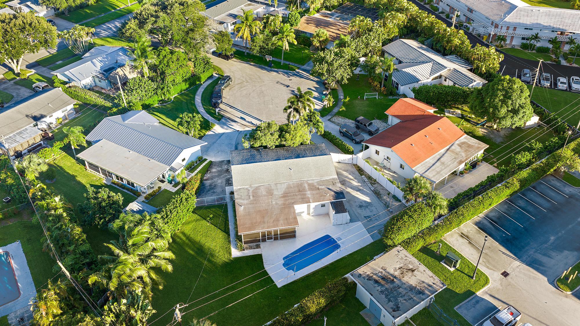 77 Holly Circle | Tequesta, Florida