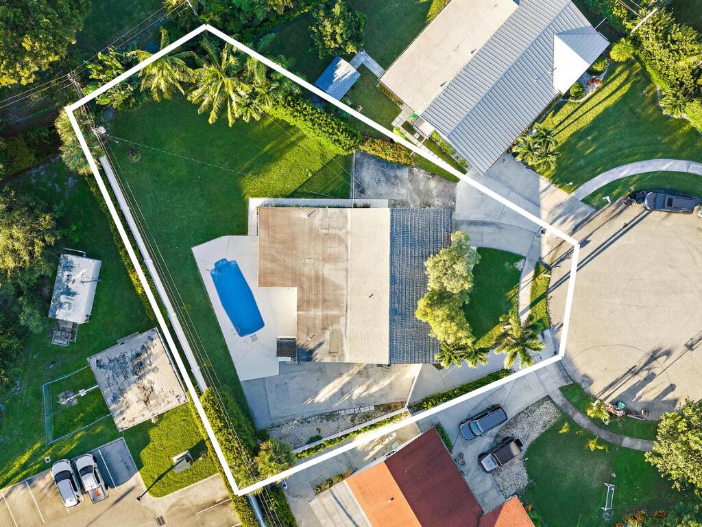 77 Holly Circle | Tequesta, Florida