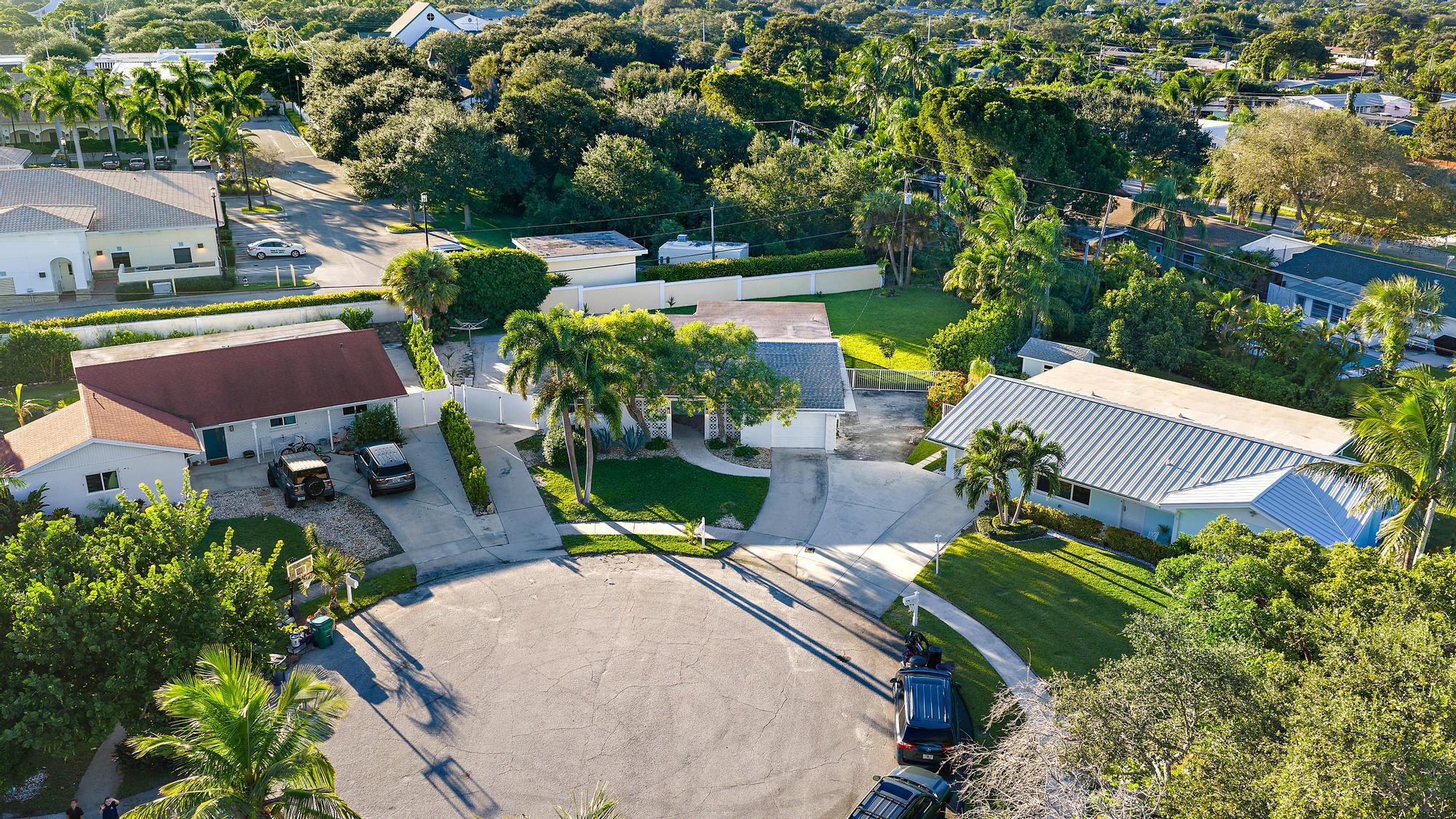 77 Holly Circle | Tequesta, Florida