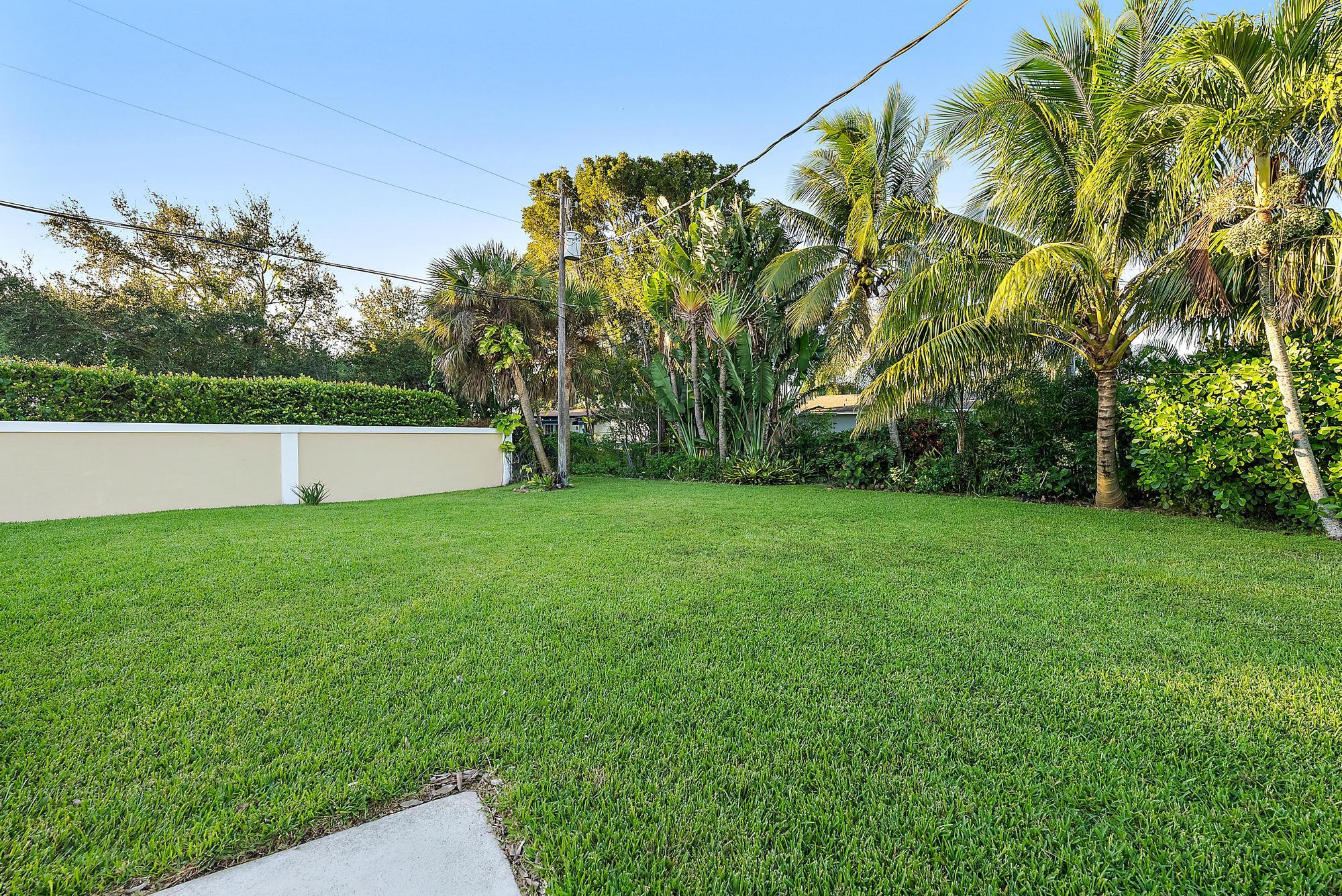77 Holly Circle | Tequesta, Florida