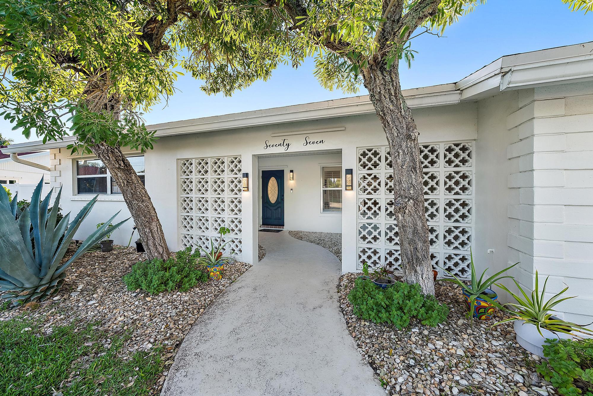 77 Holly Circle | Tequesta, Florida