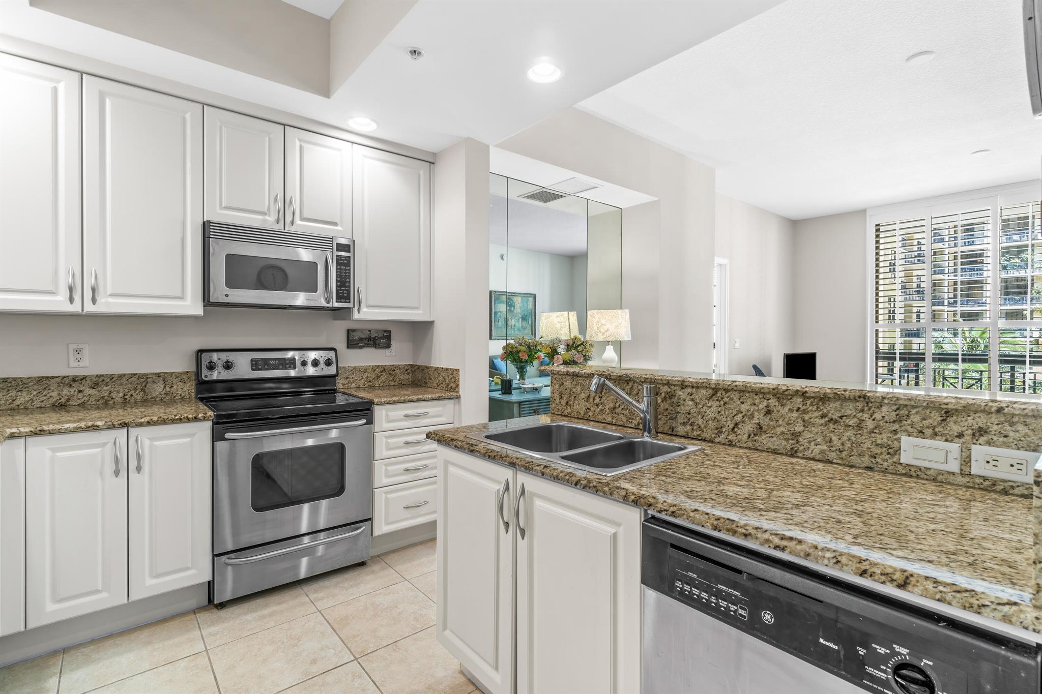 801 S Olive Avenue 813