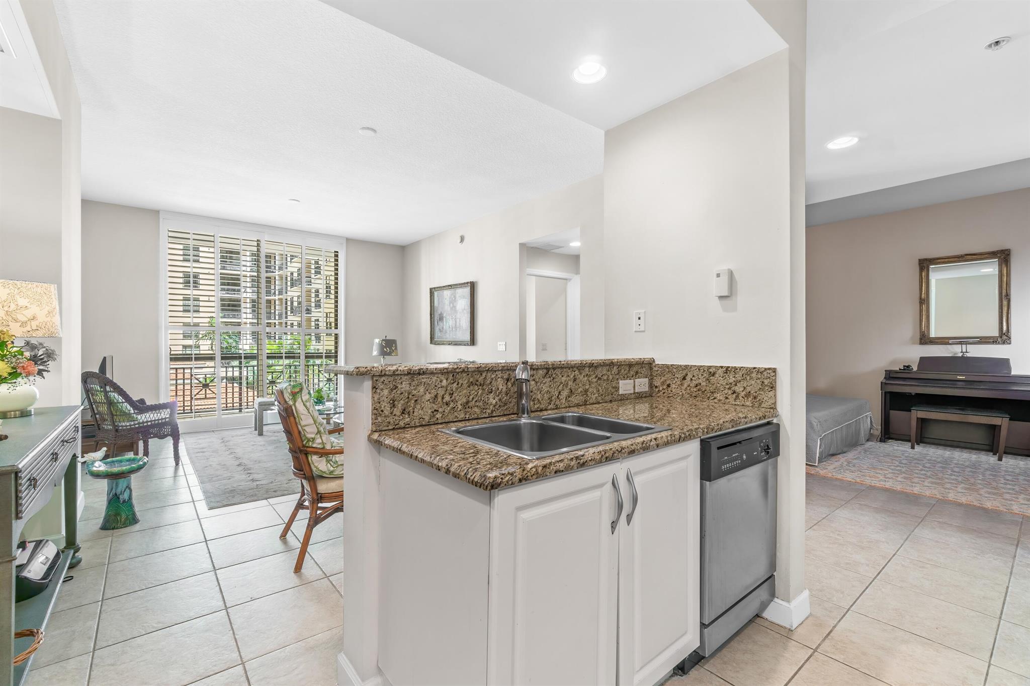 801 S Olive Avenue 813