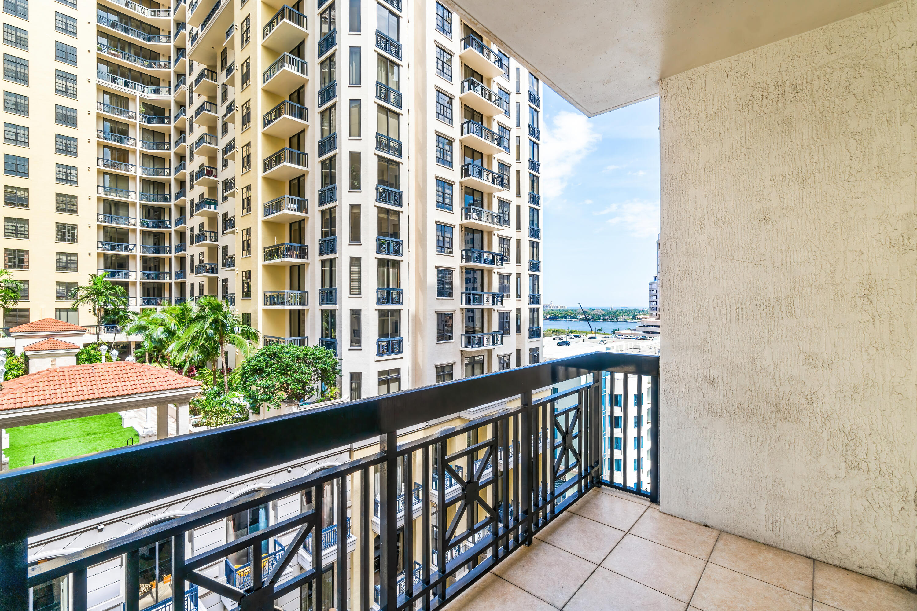 801 S Olive Avenue 813