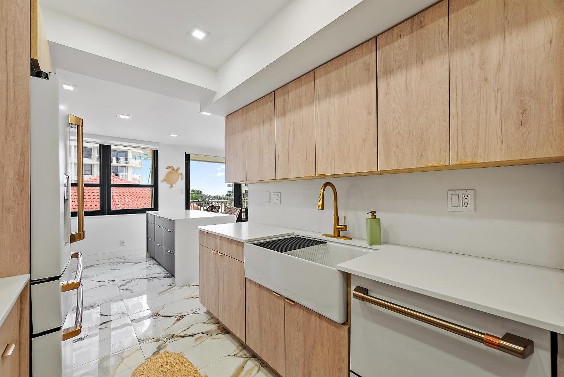 5480 N Ocean Drive B1b