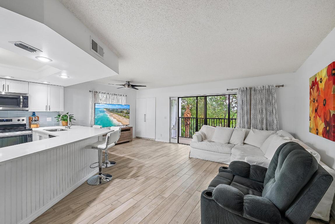 1605 S Us Highway 1 E401