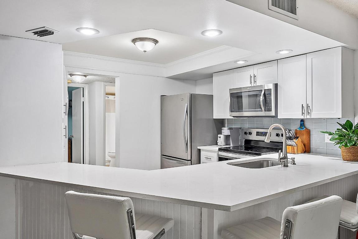 1605 S Us Highway 1 E401