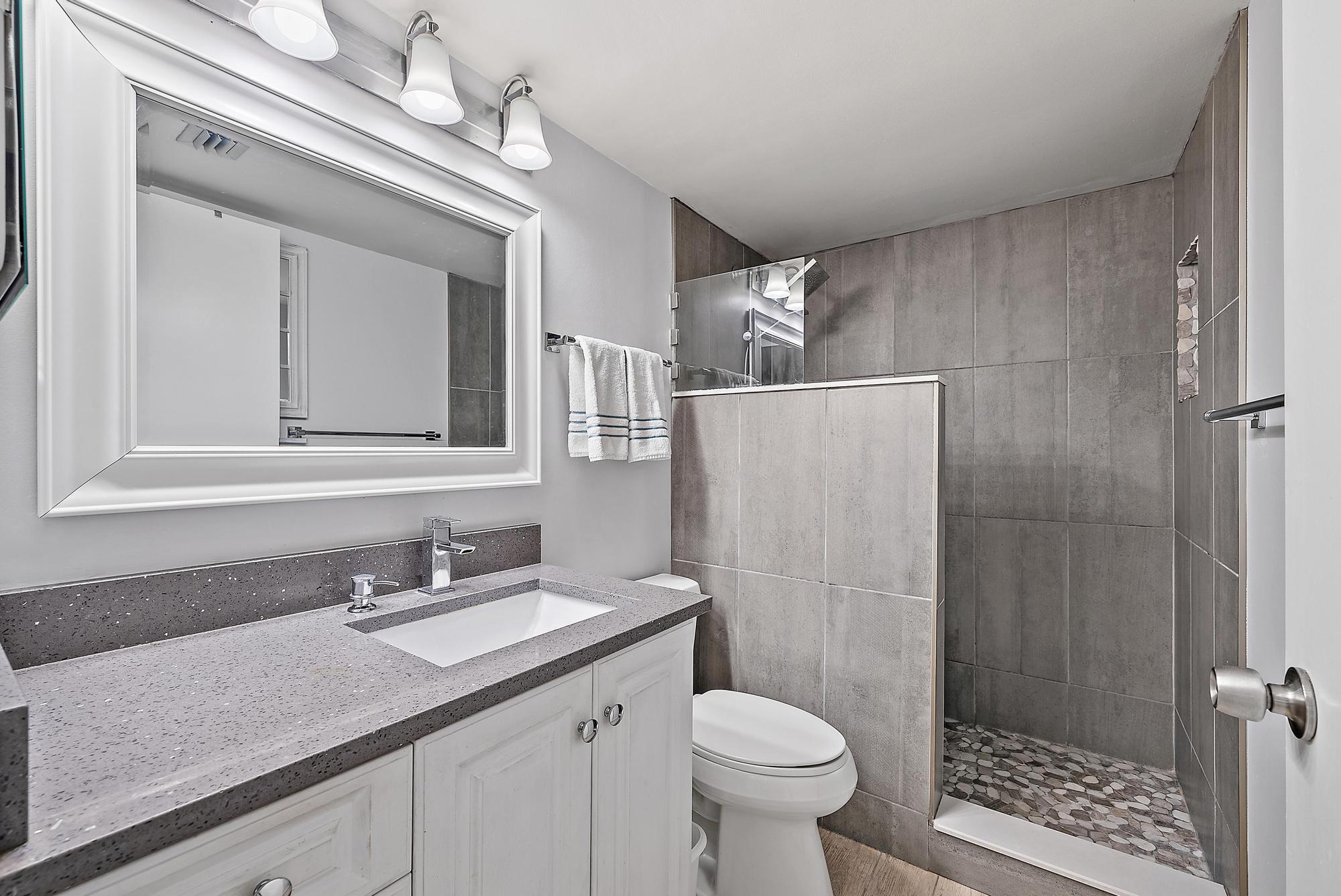 1605 S Us Highway 1 E401