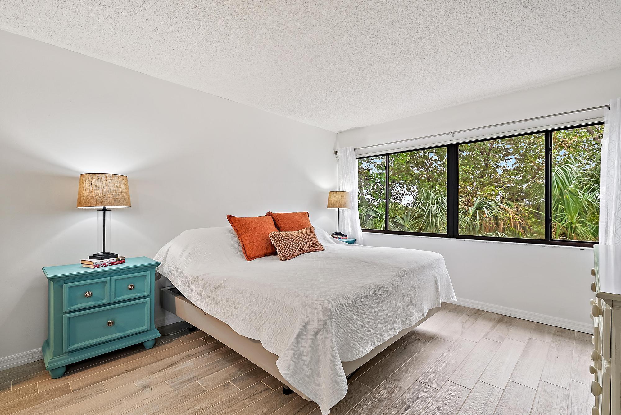 1605 S Us Highway 1 E401