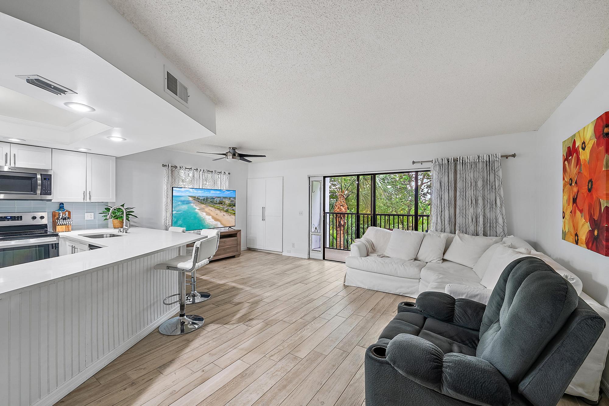 1605 S Us Highway 1 E401