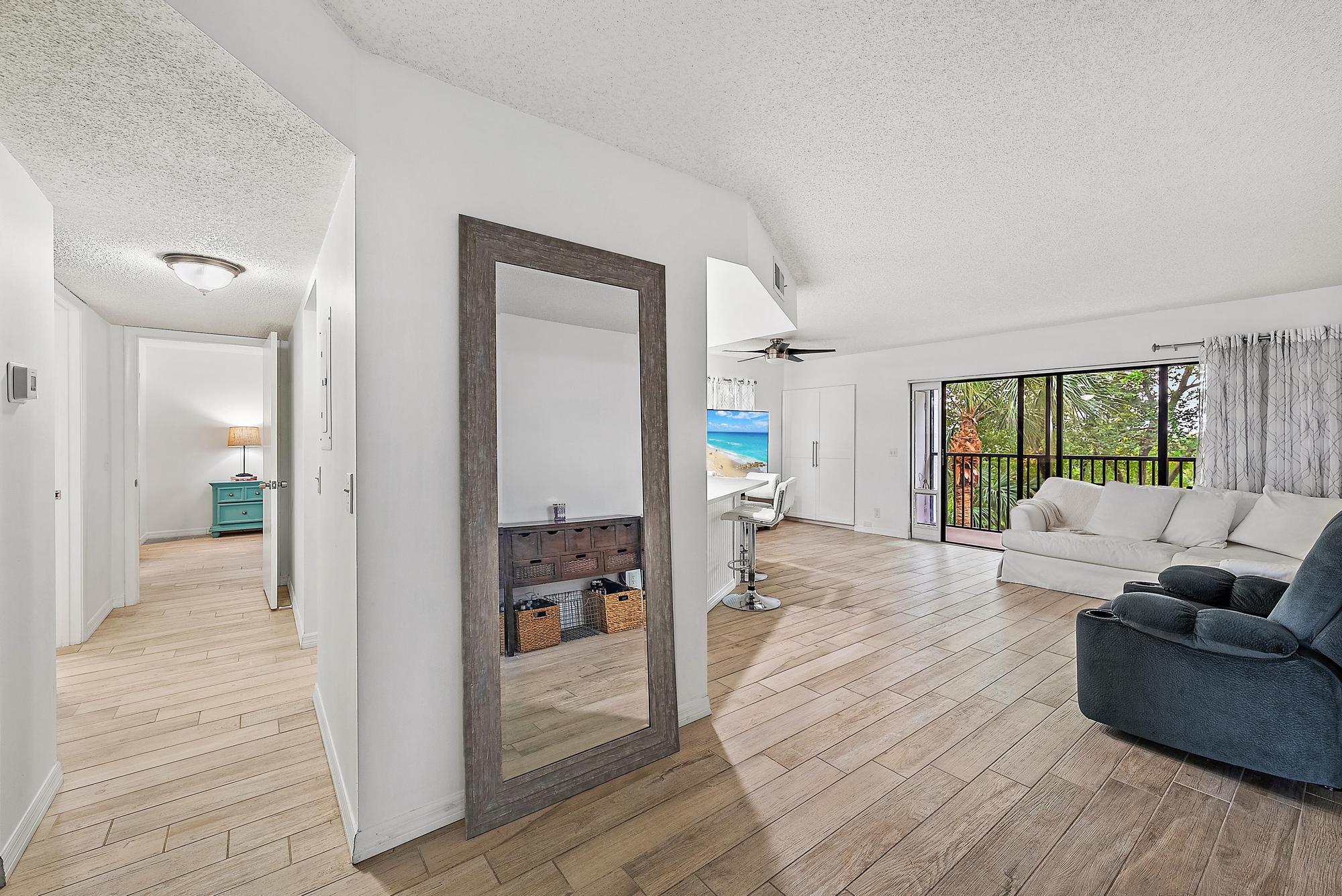 1605 S Us Highway 1 E401