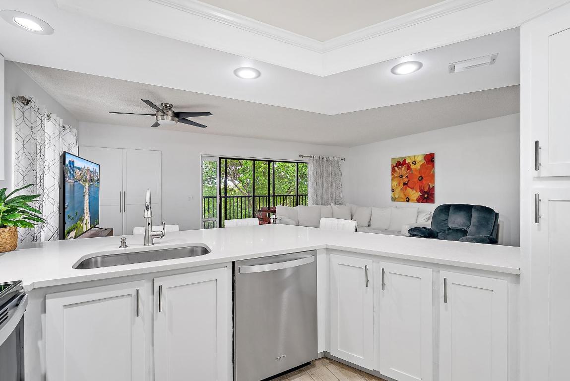 1605 S Us Highway 1 E401