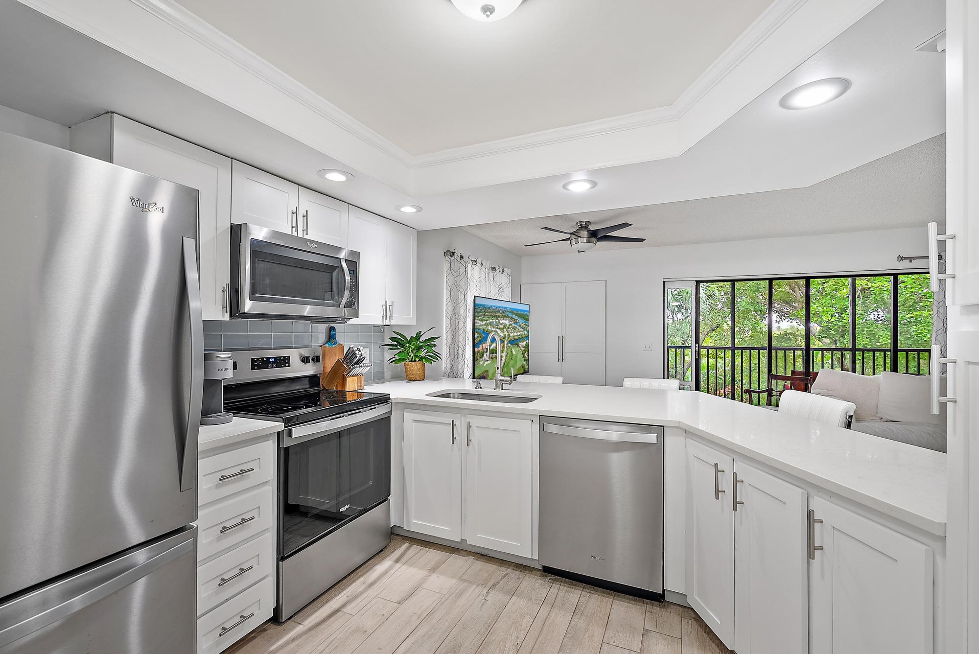 1605 S Us Highway 1 E401