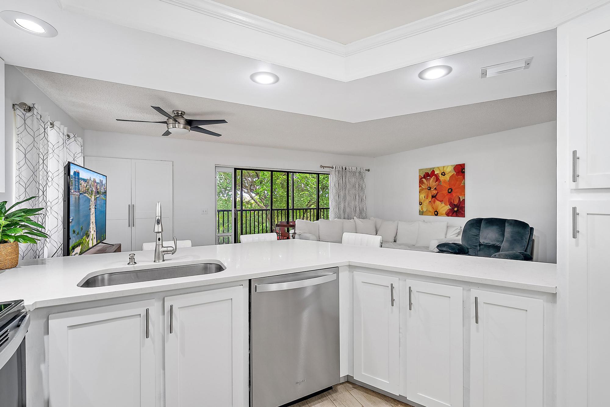 1605 S Us Highway 1 E401