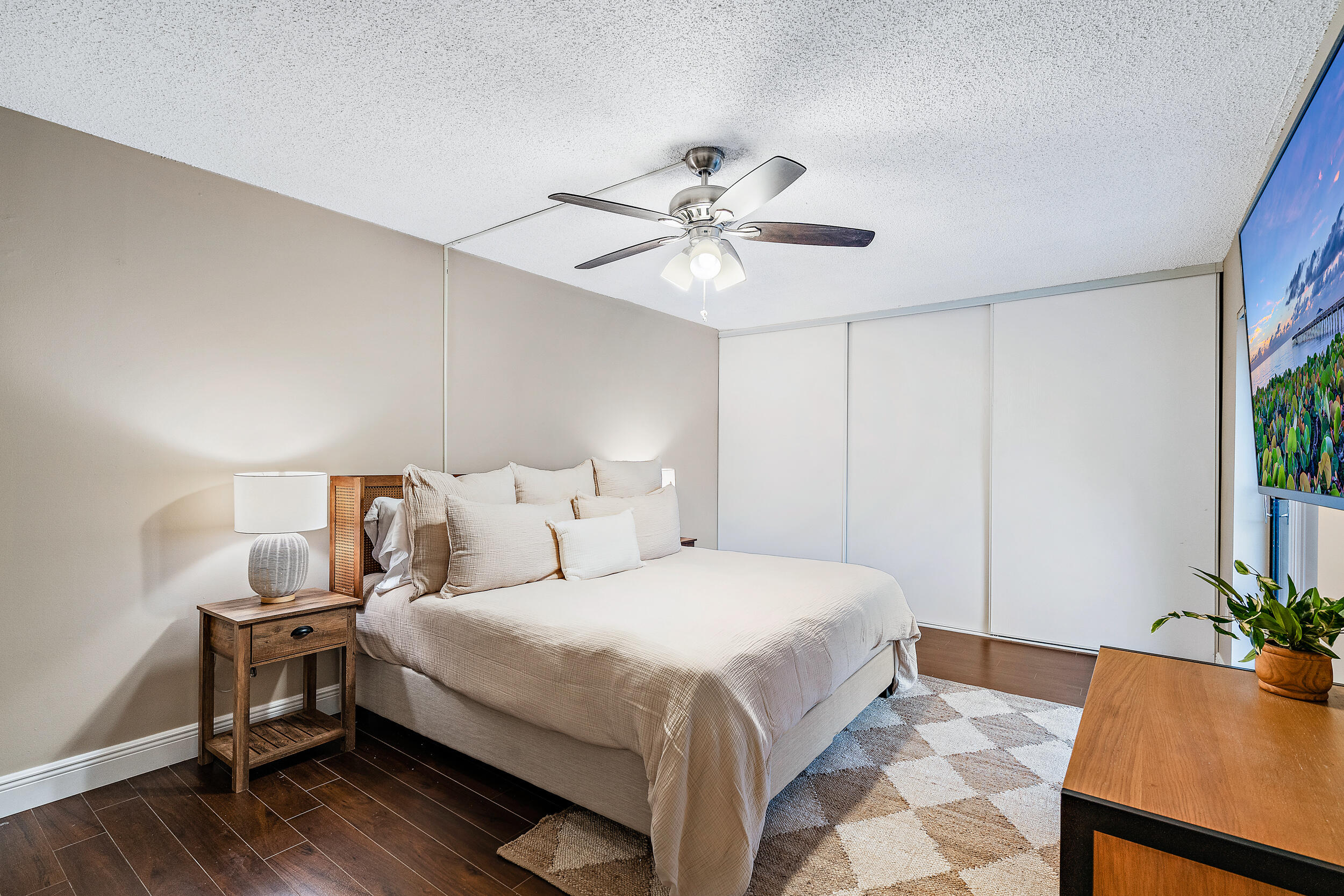 825 Center Street 12d