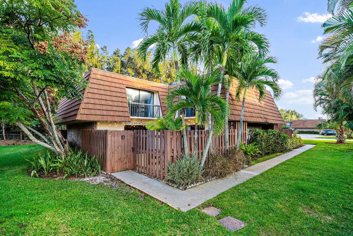 825 Center Street 12d