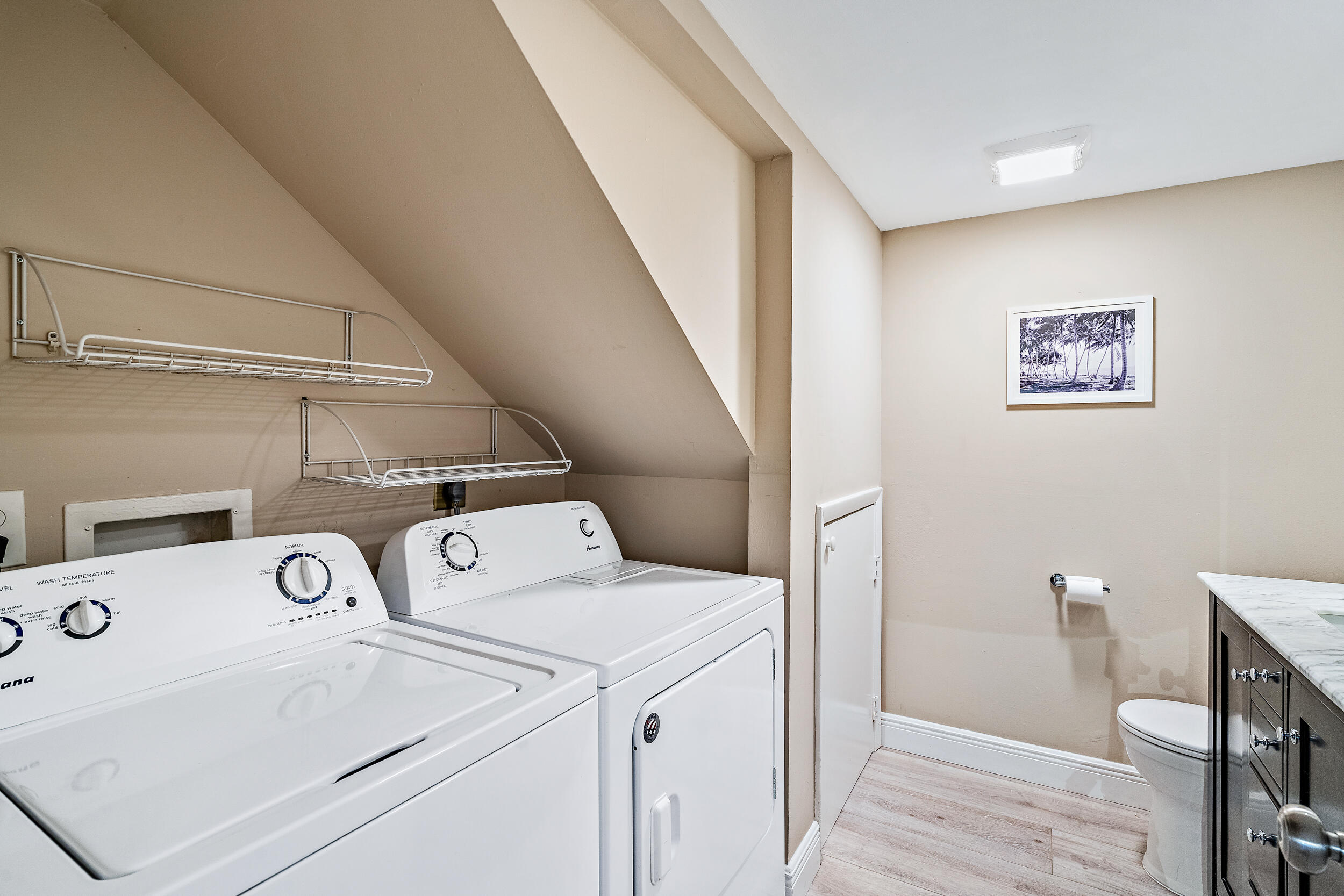 825 Center Street 12d