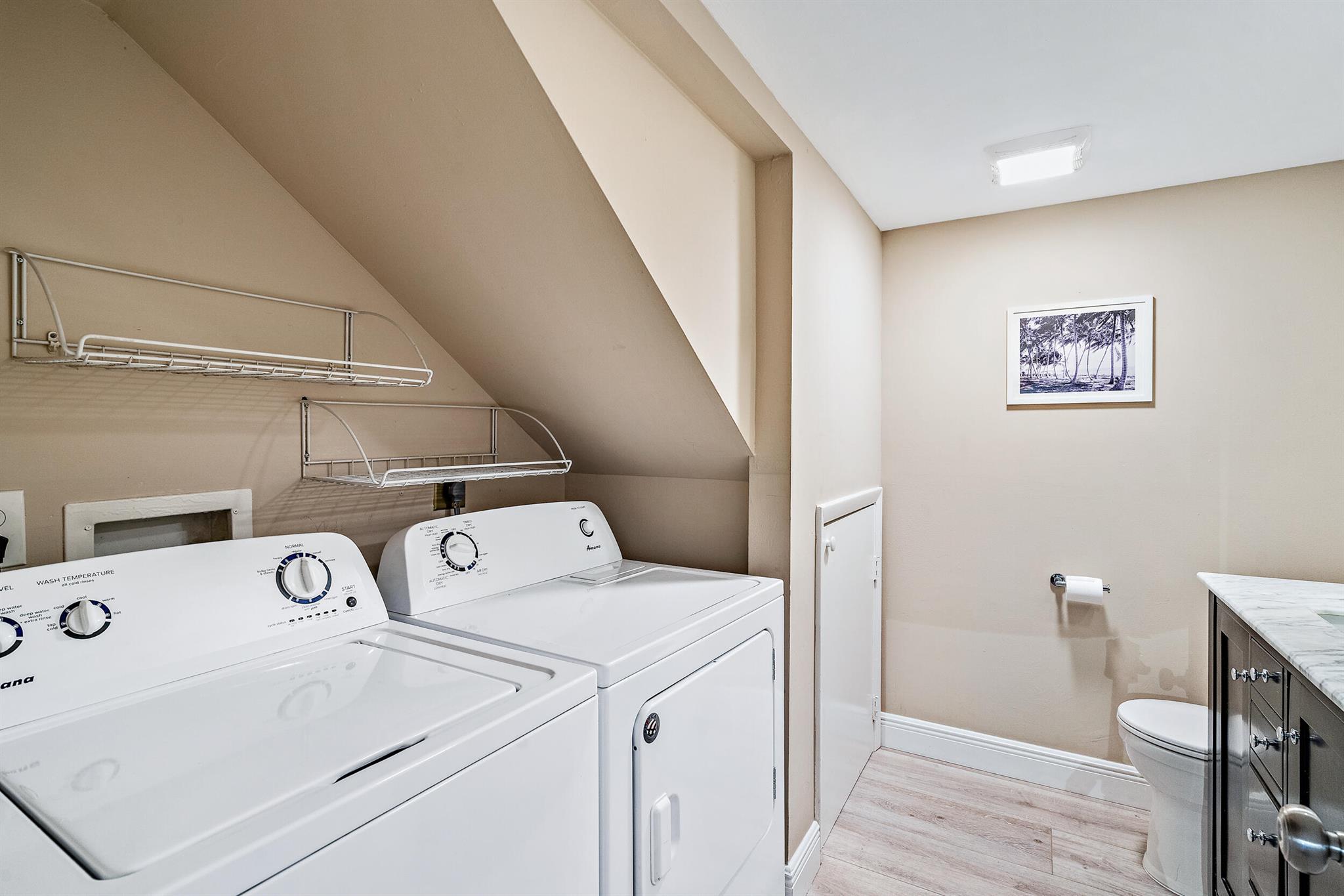 825 Center Street 12d