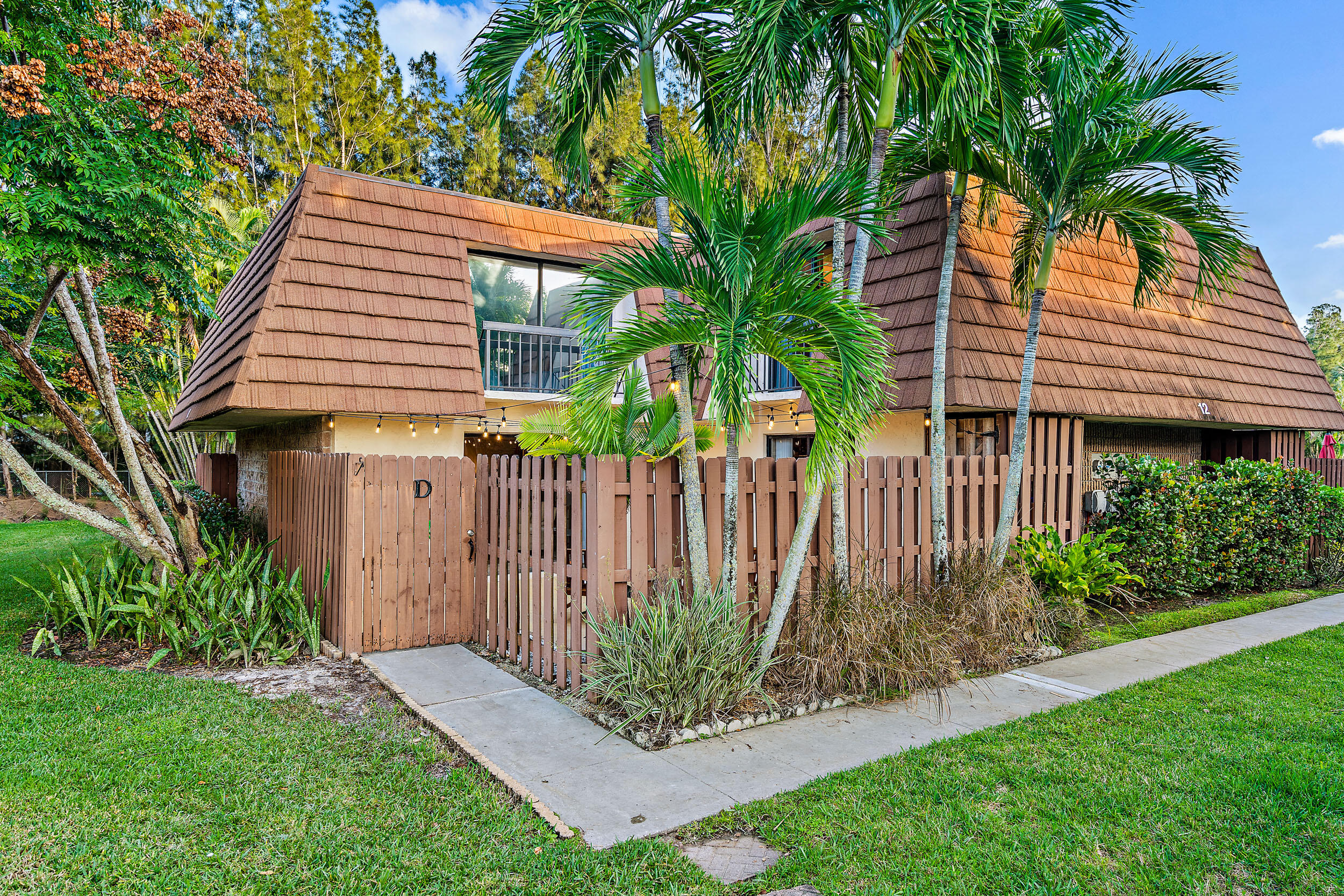 825 Center Street 12d