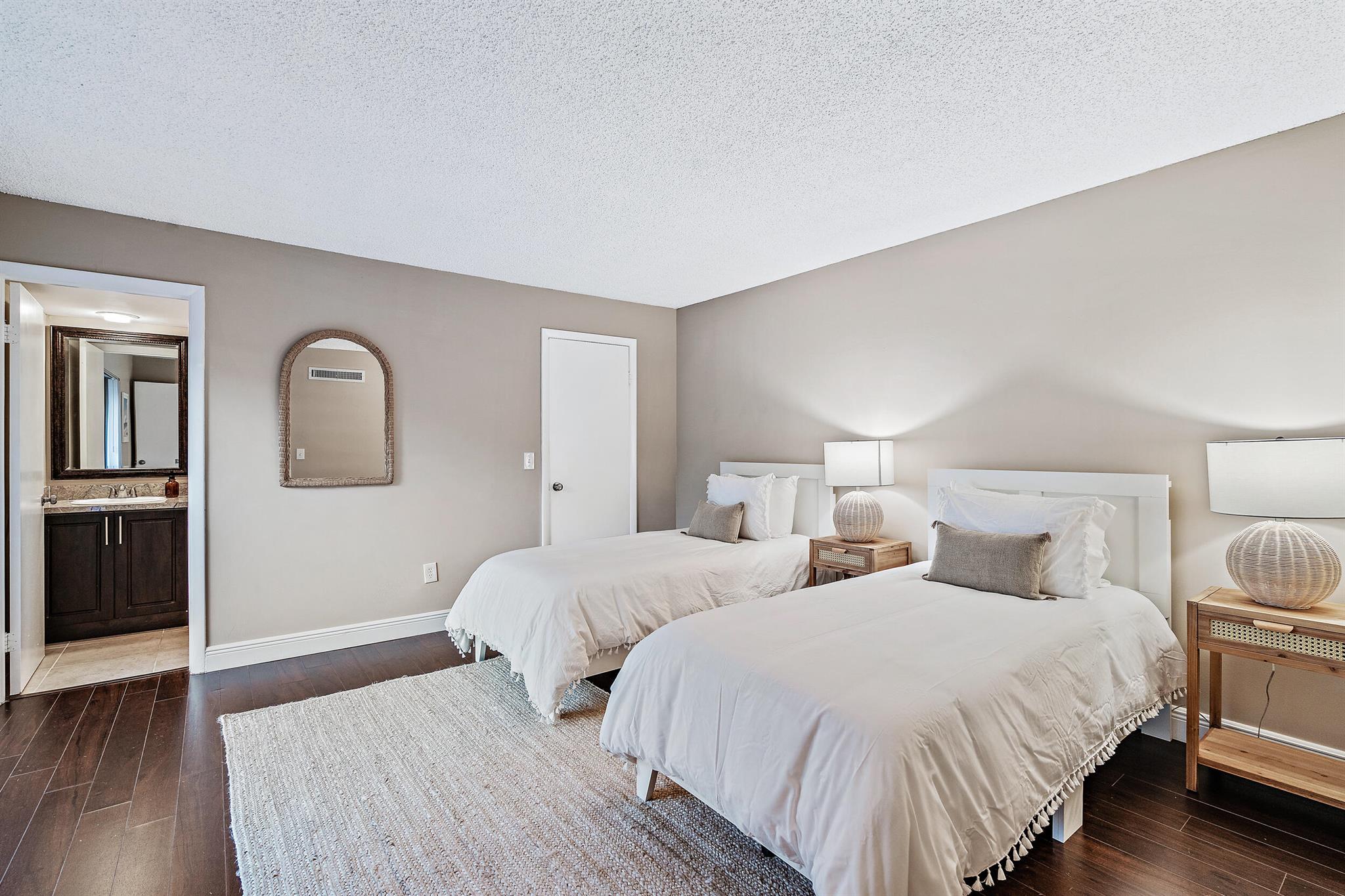 825 Center Street 12d