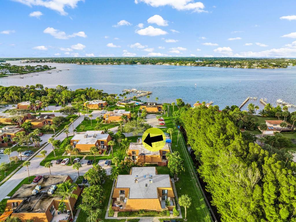 825 Center Street 12d