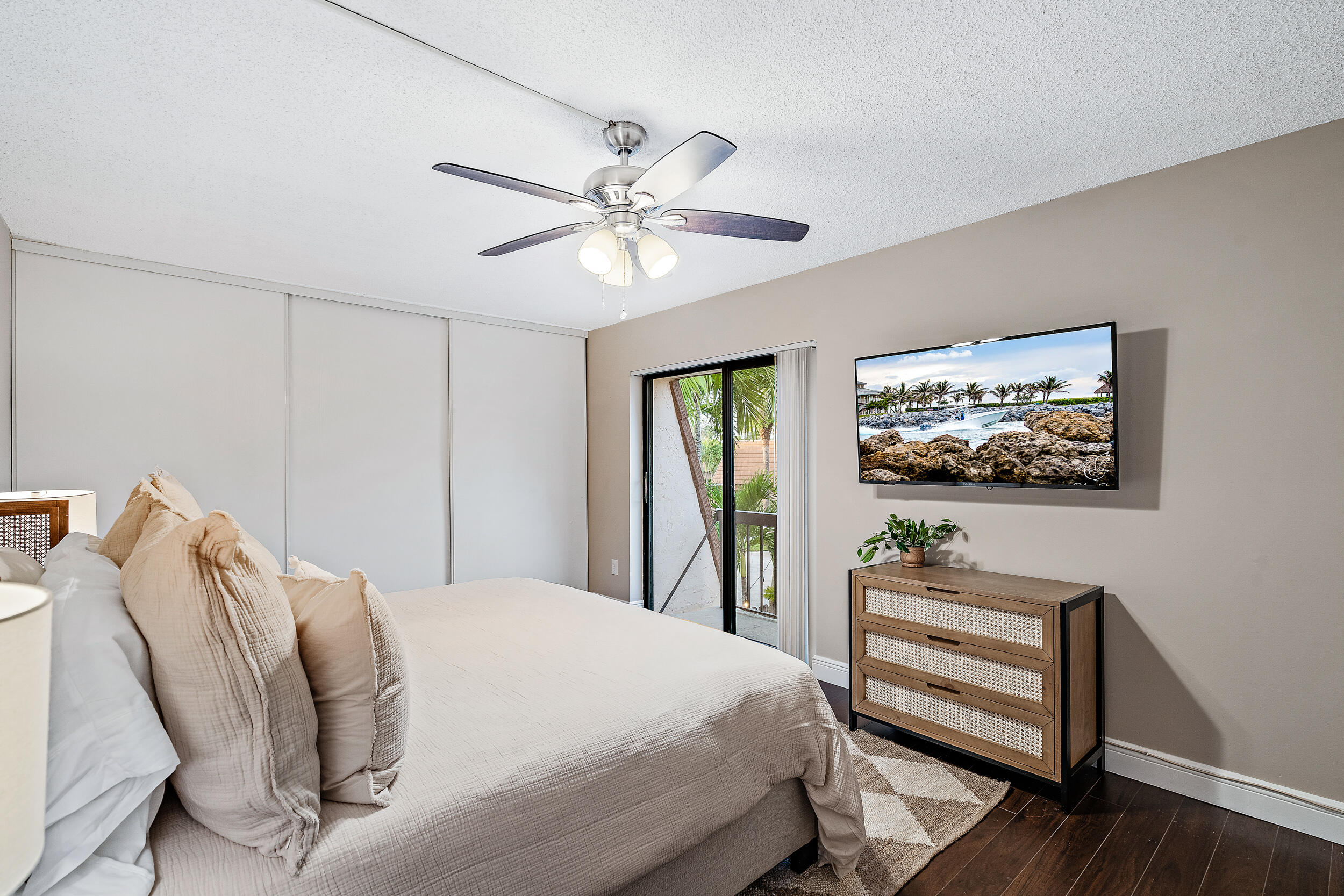 825 Center Street 12d