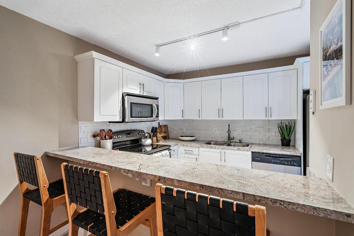 825 Center Street 12d