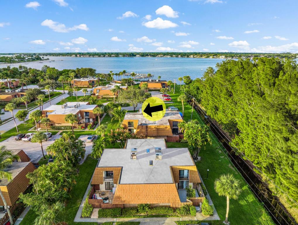 825 Center Street 12d