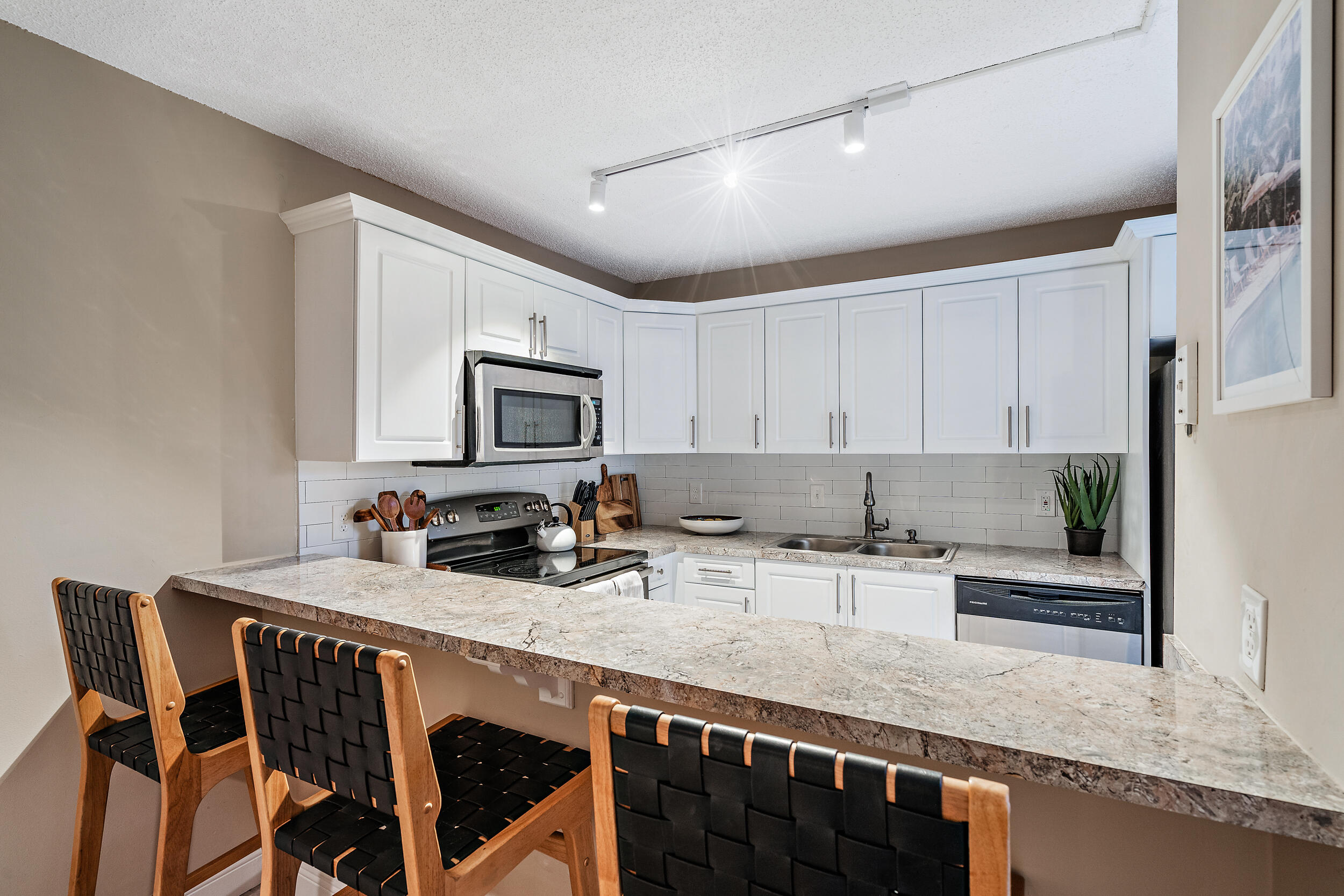 825 Center Street 12d