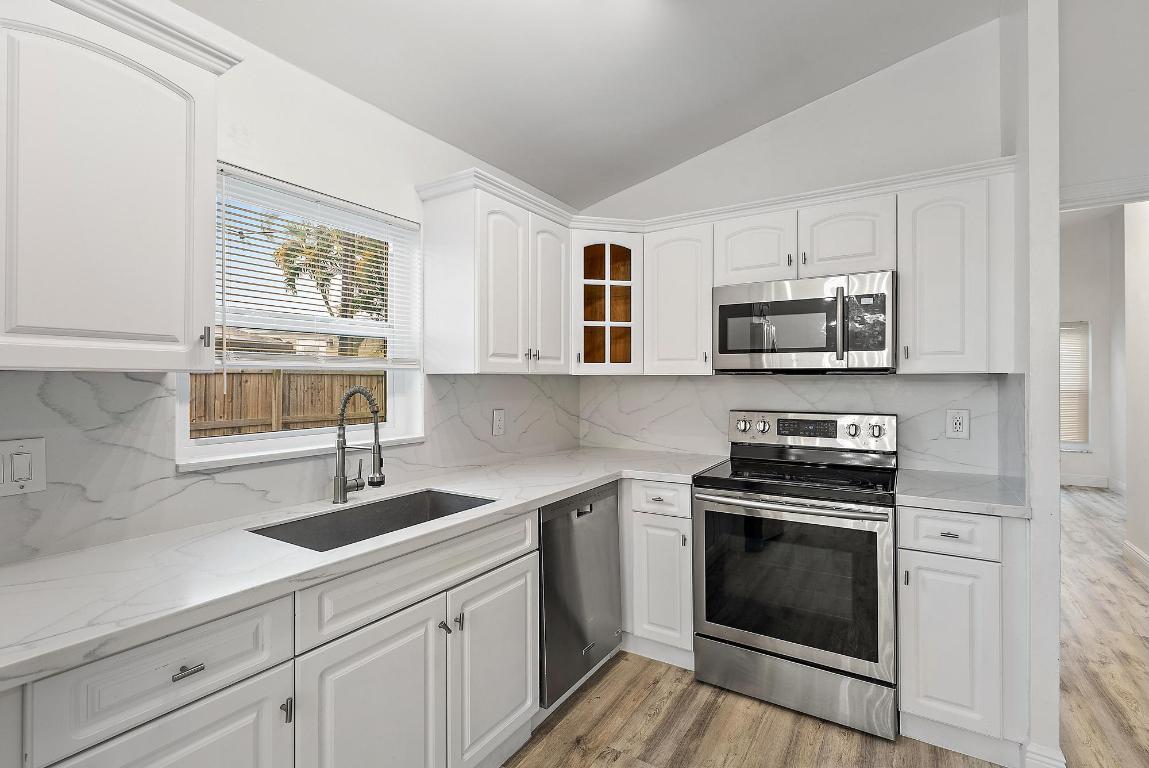 14576 Sunset Pines Drive