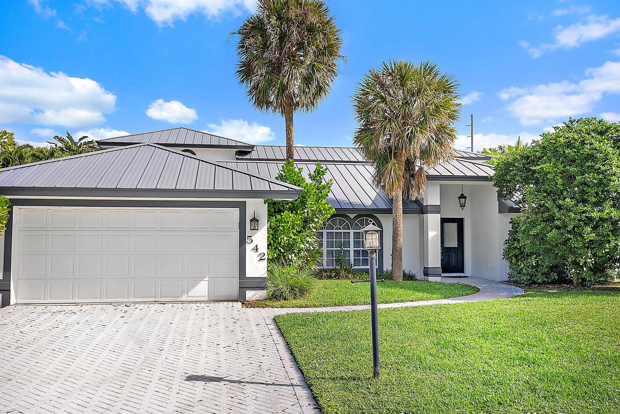 542 N Cypress Drive | Tequesta, Florida