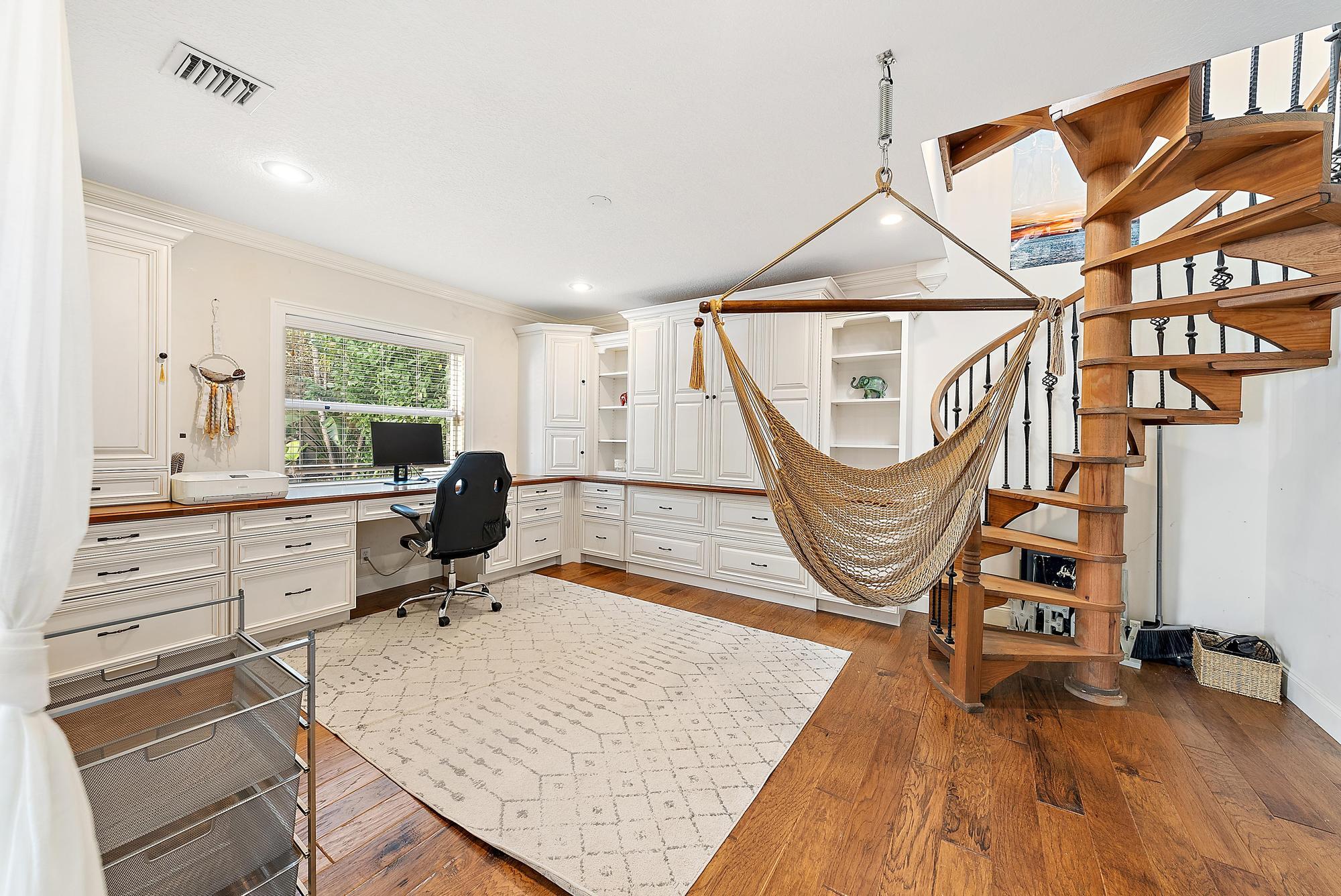 542 N Cypress Drive | Tequesta, Florida