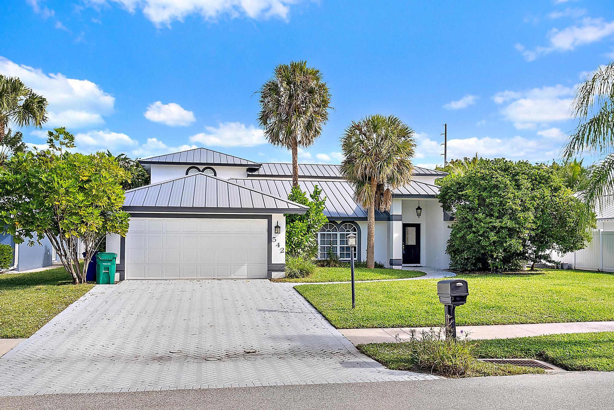 542 N Cypress Drive | Tequesta, Florida