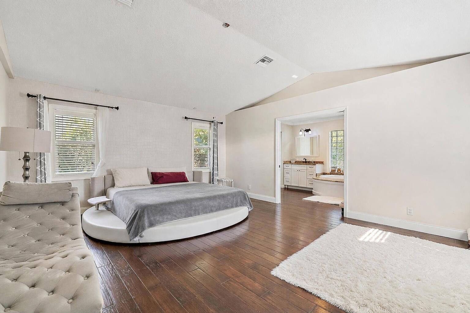 542 N Cypress Drive | Tequesta, Florida