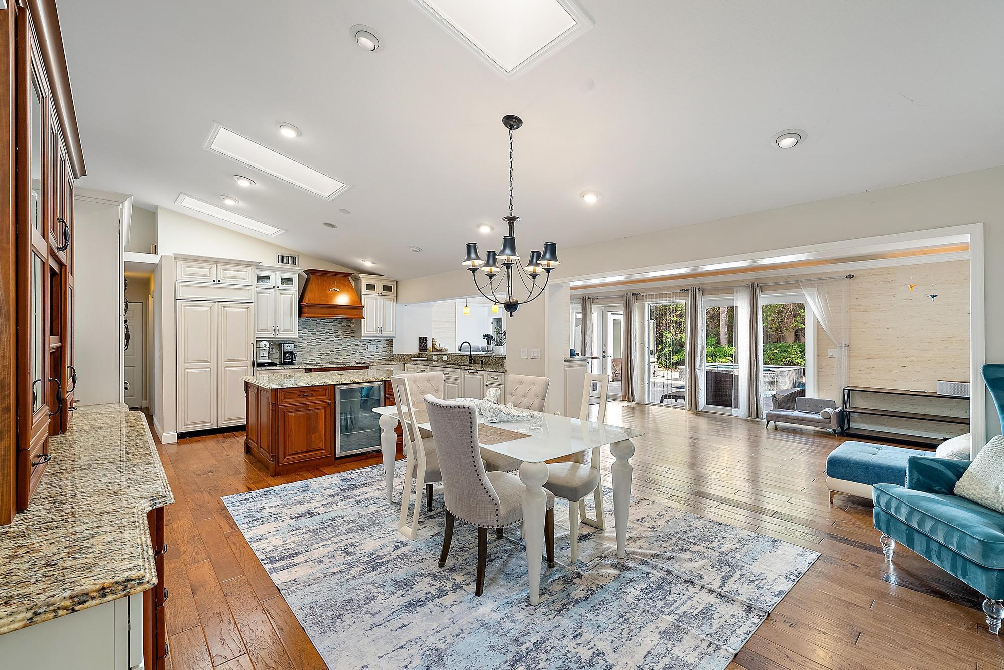 542 N Cypress Drive | Tequesta, Florida