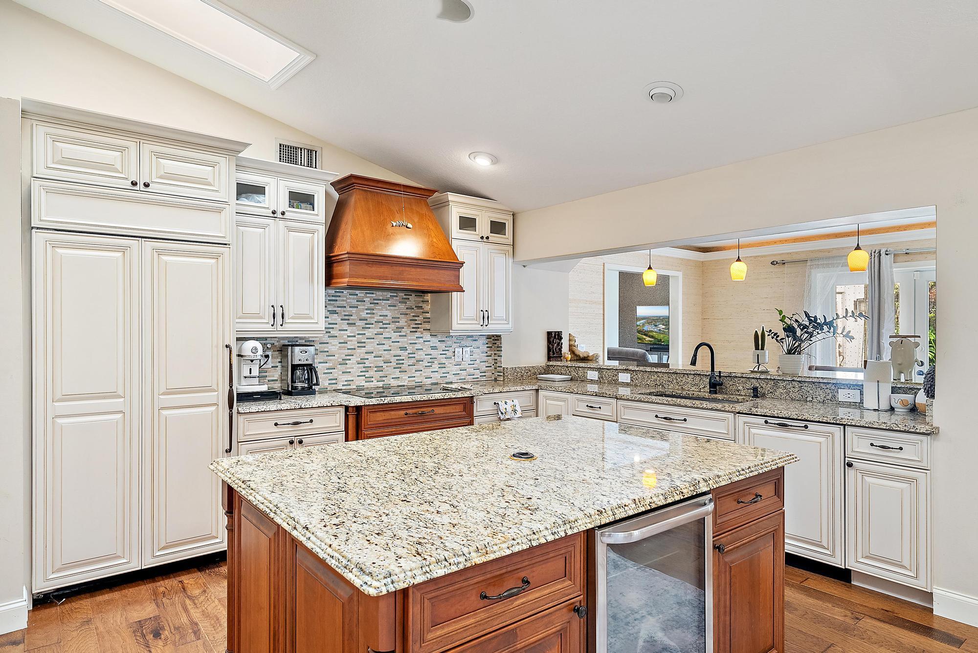 542 N Cypress Drive | Tequesta, Florida
