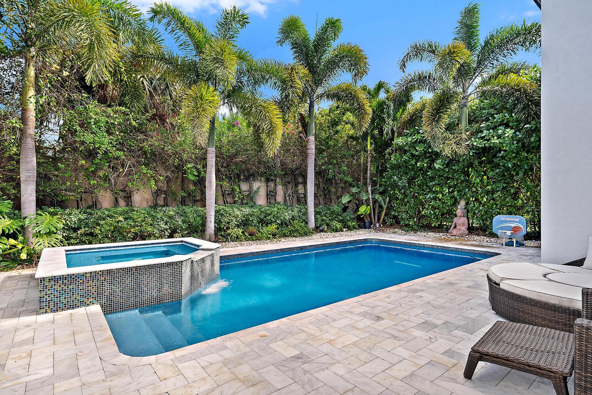 542 N Cypress Drive | Tequesta, Florida