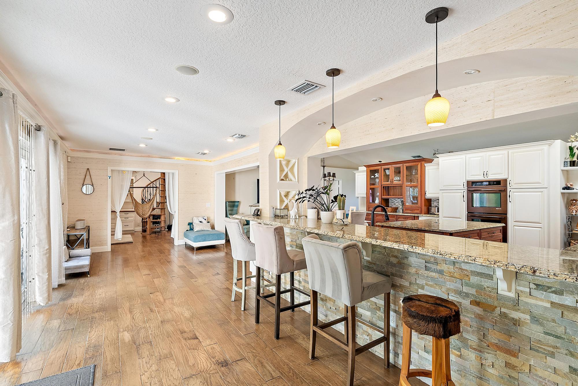 542 N Cypress Drive | Tequesta, Florida