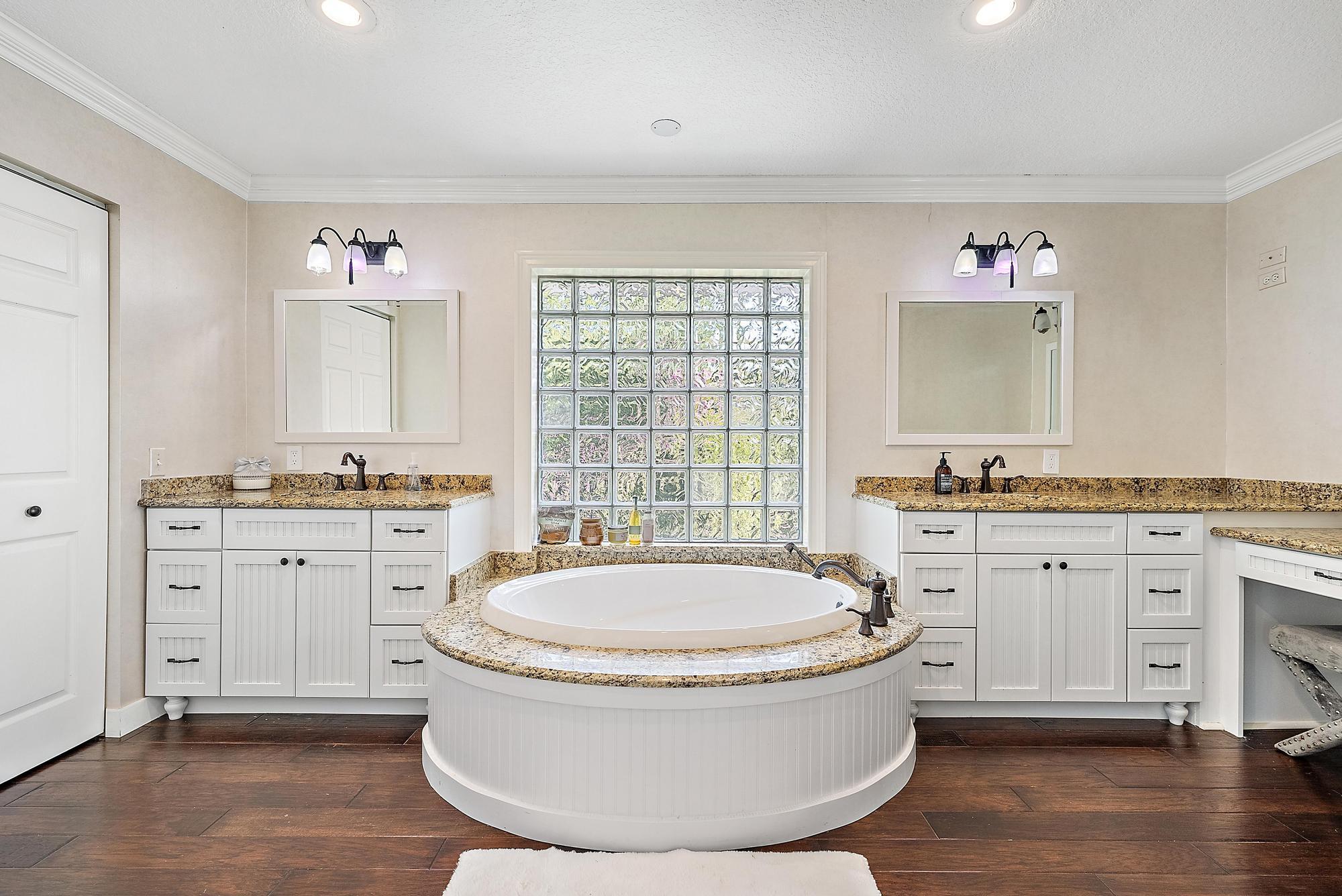 542 N Cypress Drive | Tequesta, Florida