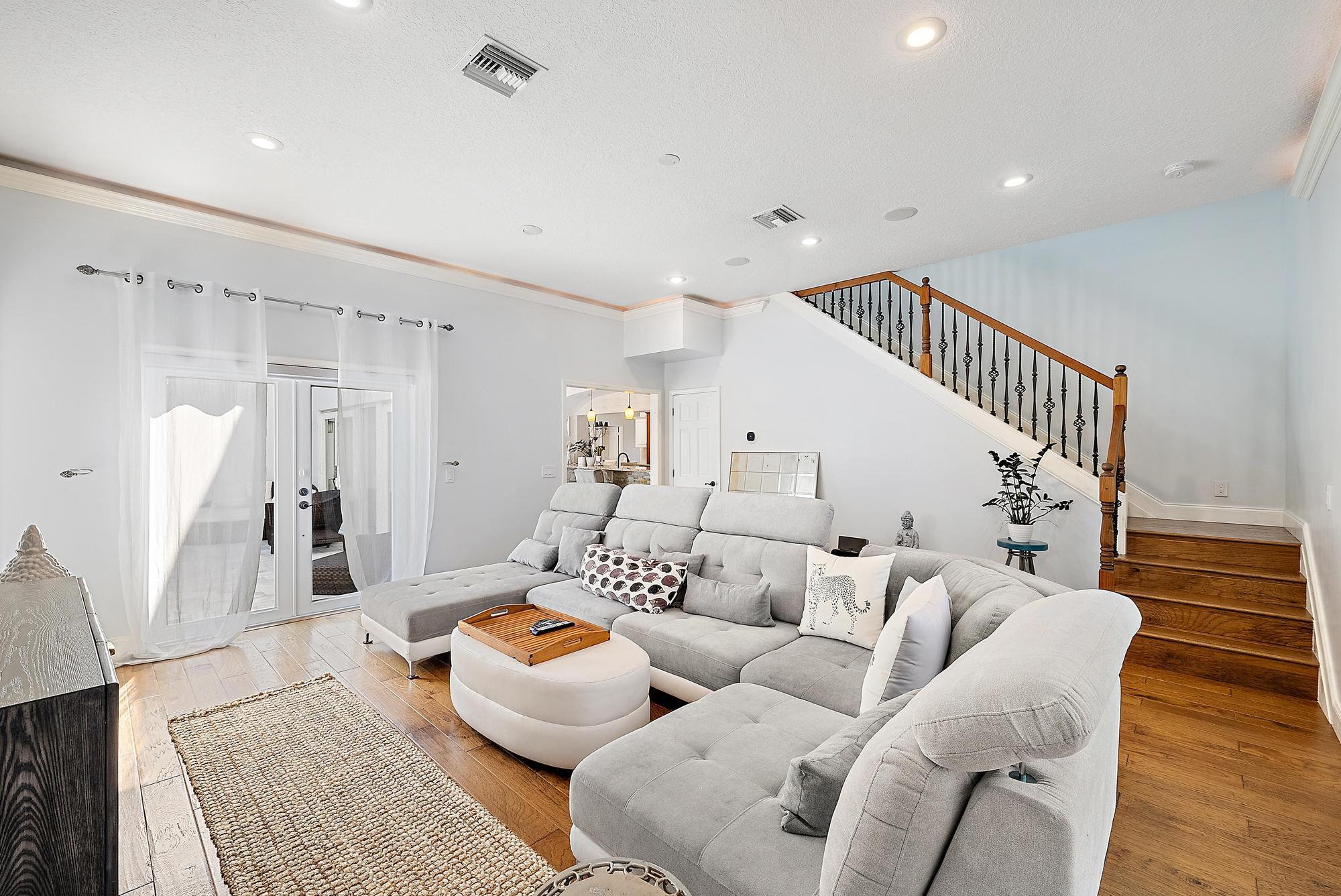 542 N Cypress Drive | Tequesta, Florida