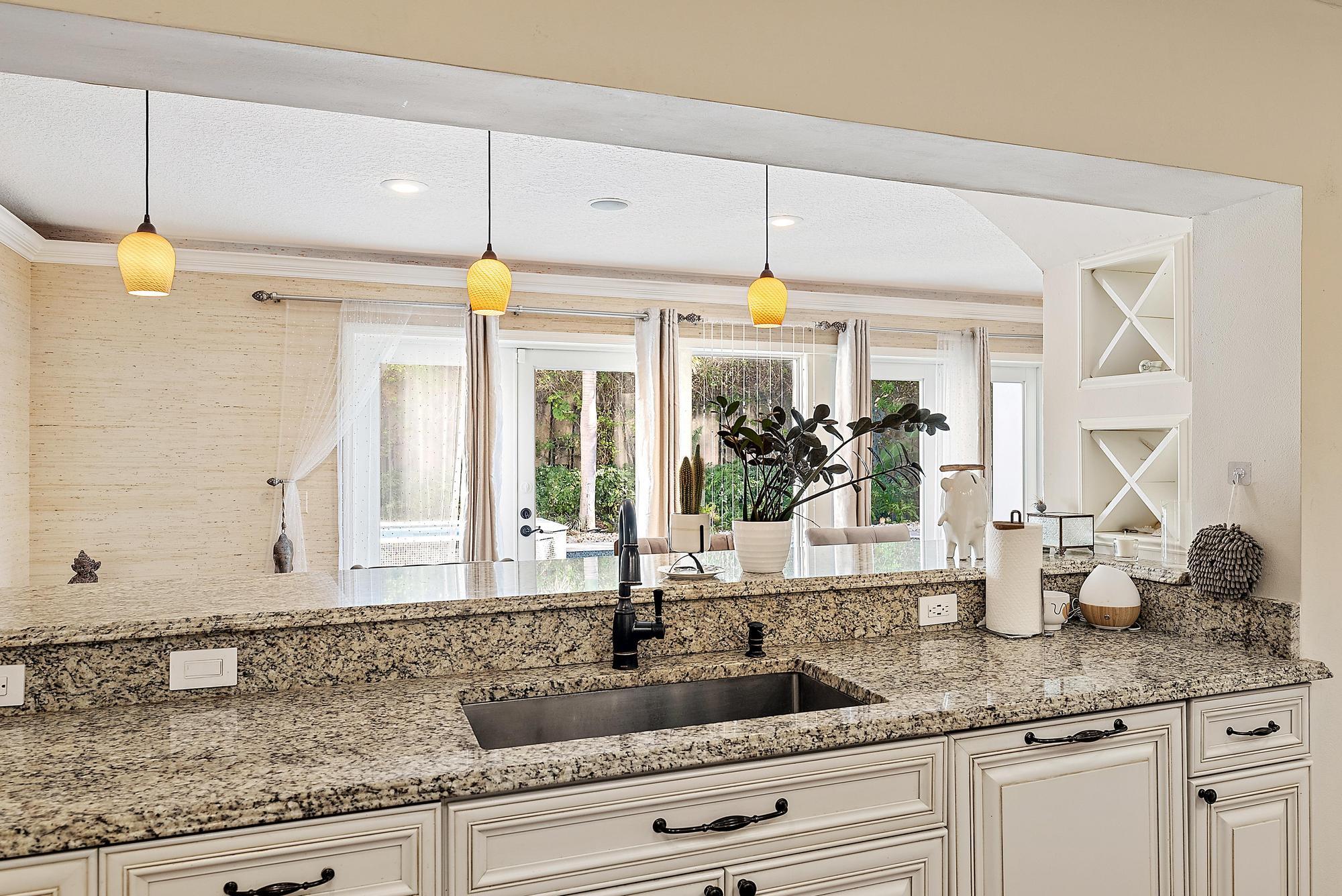 542 N Cypress Drive | Tequesta, Florida