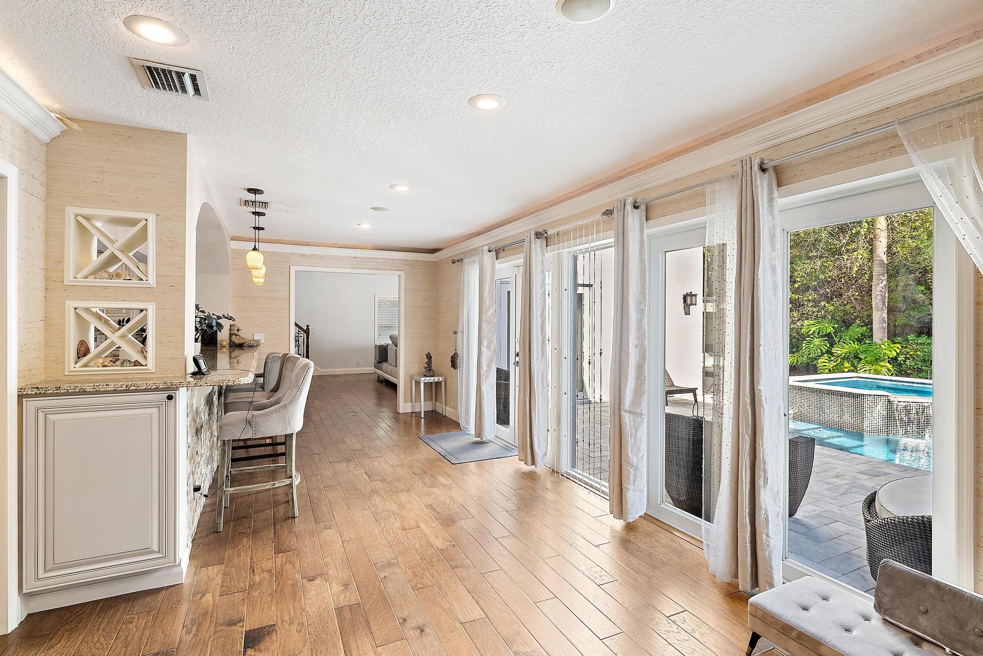 542 N Cypress Drive | Tequesta, Florida